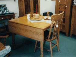 Amish Custom Made Oak Farmhouse Dropleaf Table